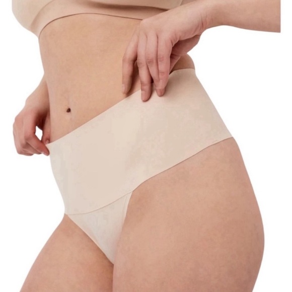 SPANX | Undie-tectable® Smoothing Thong, Soft Nude, Size M, NWT - Picture 10 of 11